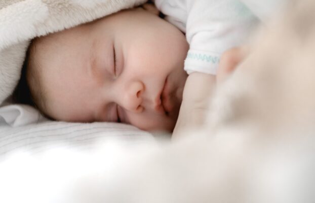 ¿Cómo detectar señales de sueño en nuestro bebé?